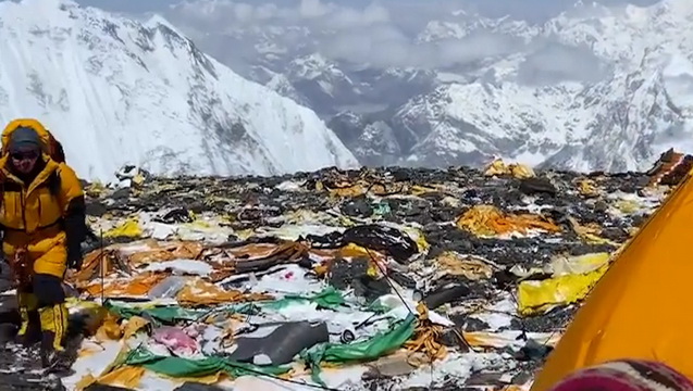 Everest base camp cleanup