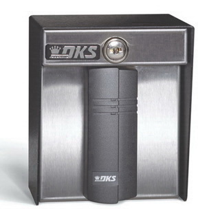 DoorKing进口代理批发 DoorKing 1520-082 - 表面安装独立 Hid 感应读卡器