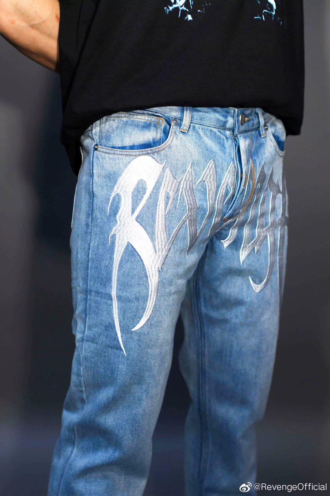 酷牌库|商品详情-进口货源代理批发 【现货】Revenge Lightning Logo 刺绣牛仔裤 直筒裤