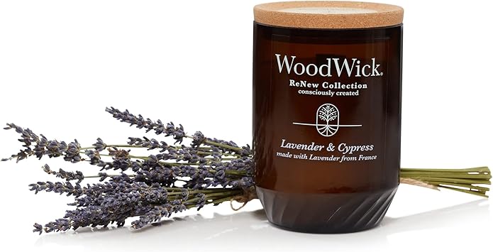 酷牌库|商品详情-WoodWick进口代理批发 WoodWick Renew 大号蜡烛，薰衣草和丝柏香薰蜡烛，13 盎司，植物性大豆蜡混合物，采用升级回收材料和精油制成，燃烧时间长达 75 小时