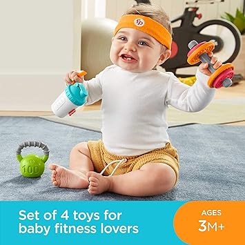 酷牌库|商品详情-Fisher-Price进口代理批发 Fisher-Price 出牙和拨浪鼓玩具婴儿二头肌礼品套装，4 项健身主题活动，适合 3 个月以上新生儿的发育游戏