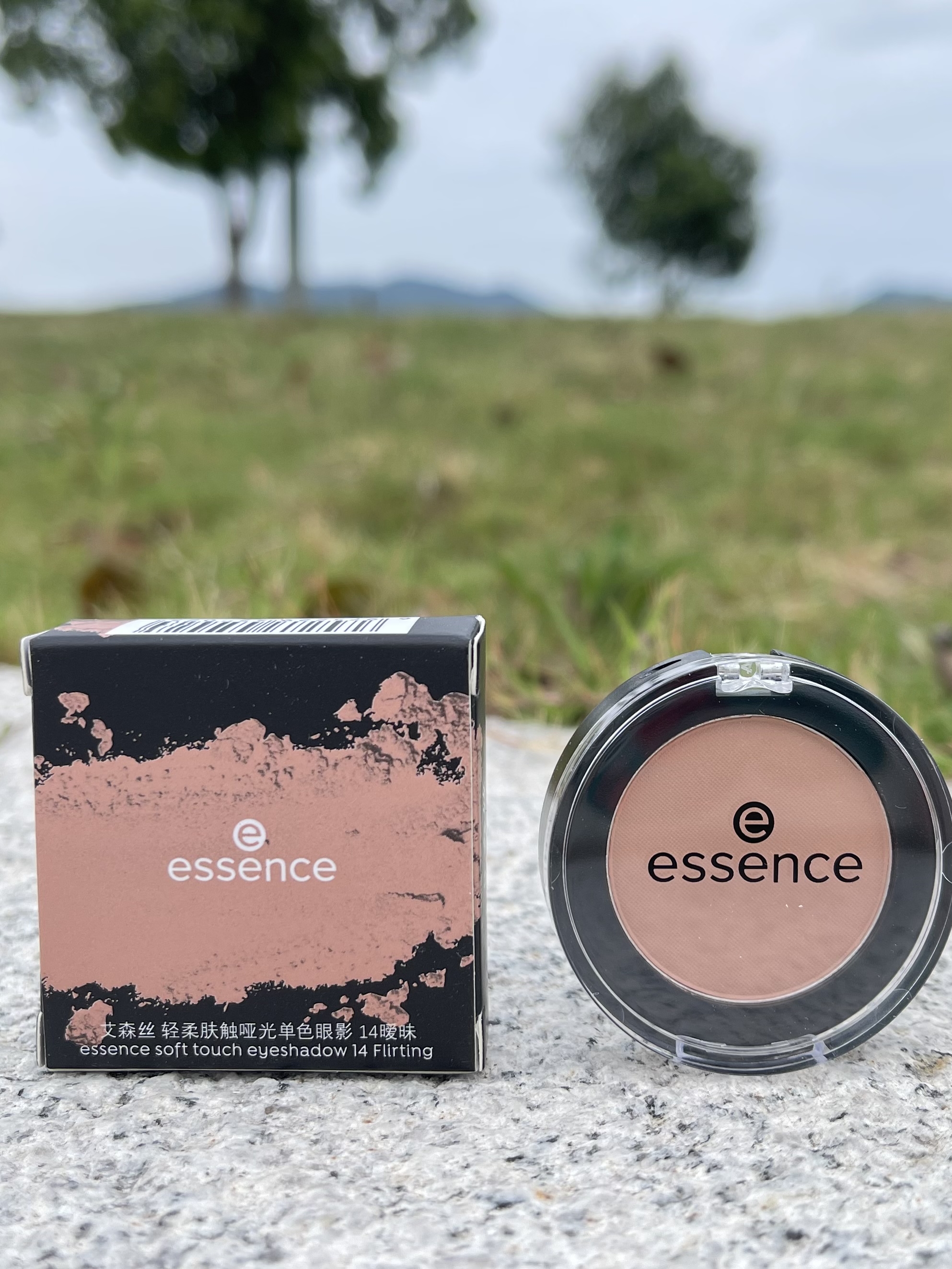 酷牌库|商品详情-进口代理批发万能打底色~essence单色眼影哑光腮红#14奶茶杏色棕色卧蚕自然