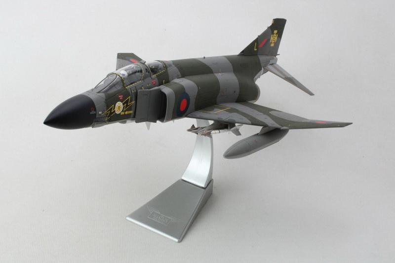 酷牌库|商品详情-CORGI进口代理批发 柯基犬 CG27902 F4K 1/48 Fg Mk1 Raf Sqn 111 苏格兰 1970 年