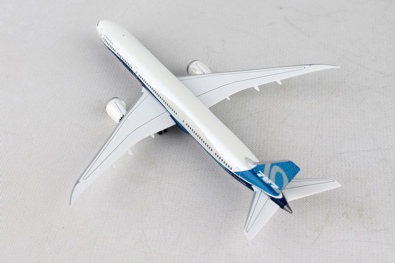 HE531047 Herpa Airbus House A350-1000 1:500 Model Airplane 