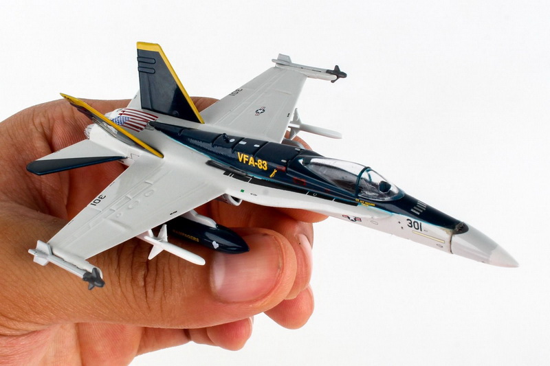 酷牌库|商品详情-Postage Stamp进口代理批发 邮票 F/A-18C 1/150 狂暴者 Vfa83、PS5338-4