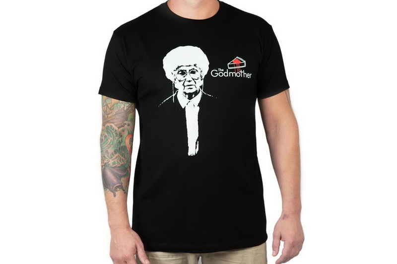 Goodie Two Sleeves进口代理批发 The Golden Girls Sophia Petrillo 'The Godmother' 男士 T 恤 | SHOPBOP中等的