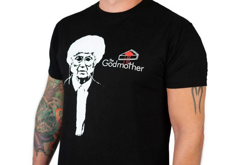 酷牌库|商品详情-Goodie Two Sleeves进口代理批发 The Golden Girls Sophia Petrillo 'The Godmother' 男士 T 恤 | SHOPBOP大的