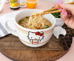 酷牌库|商品详情-Silver Buffalo进口代理批发 银色水牛 SVB-KTY51533-C Sanrio Hello Kitty x Nissin 杯面陶瓷汤杯 |可容纳 24 盎司