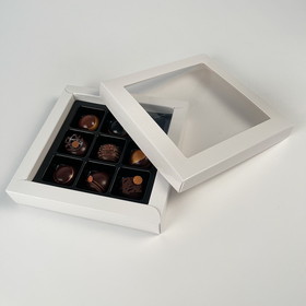 Chocolate World VV0220 White packaging with transparent lid for 9 standard pralines - 100 pcs