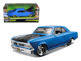Maisto 31333bl  1966 Chevrolet Chevelle SS 396 Blue with Black Hood "Classic Muscle" 1/24 Diecast Model Car