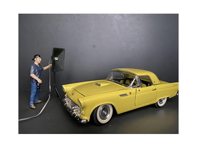 American Diorama 38213  "Weekend Car Show" Figurine V for 1/18 Scale Models