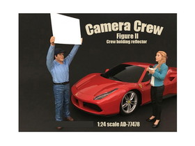 American Diorama 77478  Camera Crew Figure II "Crew Holding Reflector" For 1:24 Scale Models