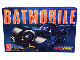AMT AMT935  Skill 2 Model Kit Batmobile "Batman" (1989) Movie with Backdrop Display 1/25 Scale Model