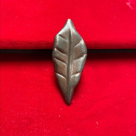 Laurey 2" Windsor Leaf knob Weathered Antique Bronze