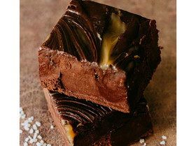Dutch Valley Dark Chocolate Sea Salt Caramel Fudge 12/8oz, 598188