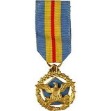 Eagle Emblems M2007 Medal-Def.Dist.Service (MINI), (2-1/4