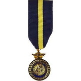 Eagle Emblems M2009 Medal-Usn/Usmc, Dist.Serv. (Mini) (2-1/4