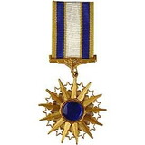 Eagle Emblems M2010 Medal-Usaf, Dist.Service (Mini) (2-1/4