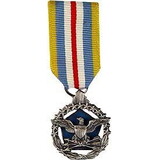 Eagle Emblems M2013 Medal-Def.Superior Svc. (Mini) (2-1/4