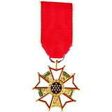 Eagle Emblems M2014 Medal-Legion Of Merit (Mini) (2-1/4