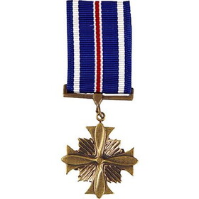 Eagle Emblems M2015 Medal-Dist.Flying Cross (MINI), (2-1/4")
