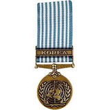 Eagle Emblems M2067 Medal-U.N.Service, Korea (Mini) (2-1/4