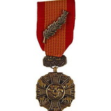 Eagle Emblems M2076 Medal-Viet, Cross Of Galnt (Mini)      (W/Palm) (2-1/4