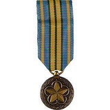 Eagle Emblems M2082 Medal-Outstanding Vol.Svc (Mini) (2-1/4