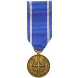 Eagle Emblems M2259 Medal-Nato, Bosnia Service (Mini) (2-1/4