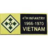 Eagle Emblems P62667 Pin-Viet, Bdg, 004Th Inf.Dv 1966-1970 (1-1/8