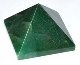 AzureGreen GPYEME25 25-30mm Emerald Fuchsite pyramid