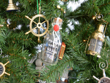 Handcrafted Model Ships FCBottle5-XMASS Flying Cloud Model Ship in a Glass Bottle Christmas Tree Ornament