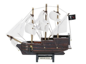 Handcrafted Model Ships QA-7-W Wooden Blackbeard's Queen Anne's Revenge White Sails Model Pirate Ship 7"