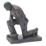 Dicksons FIGRE-53 Police Officer Prayer Figurine