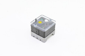 A.J. Antunes 8101111202 2-20"wc Manual Reset SPDT High Gas Pressure Switch with 1/4" NPT Connection (HGP-G)