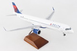 SKYMARKS Delta A321Neo 1/100 W/Wood Stand & Gear, SKR8427