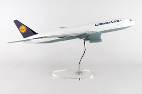 Daron SKR9100 Lufthansa Cargo 777F 1/100 W/Stand & Gear