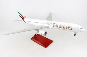 SKYMARKS Emirates 777-300Er Expo 1/100 W/Wood Stand & Gear, SKR9402