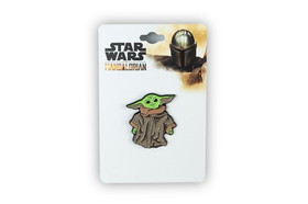 SalesOne SOI-SWMANYODAPIN01-C Star Wars: The Mandalorian The Child Collector Pin Curious Baby Yoda Standing